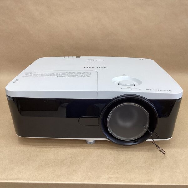 Lamp use 592 hours RICOH Business Projector PJ WU5570 5500 Lumens D-SUB HDMI Cable Remote Control