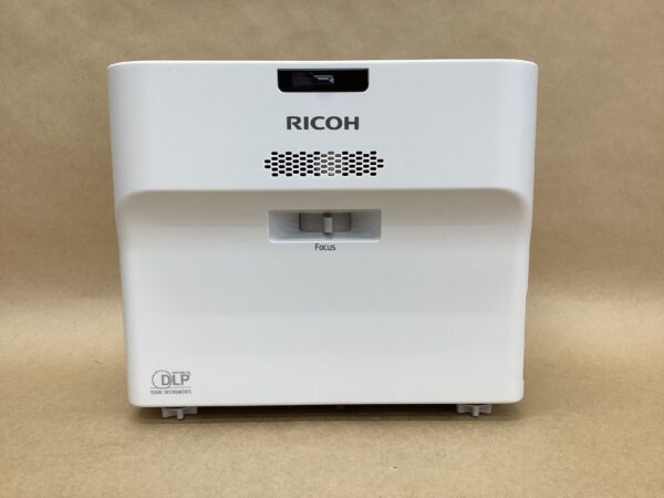 Lamp use 40 hours RICOH Ultra short throw projector PJ WX4152NI 3500 lumens Wireless compatible Interactive pen compatible D-SUB HDMI Remote control Soft case Pen software Instruction manual