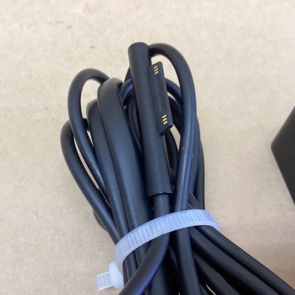 *Price per unit* [35 units in stock] Genuine AC adapter for Microsoft Surface model 1963 39W 100-240V〜1.16A 50/60Hz 15.0V-2.6A - Image 2