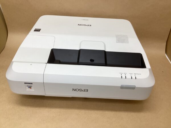 Lamp usage 325 hours Epson Business Projector EB-700U 4000 lumens HDMI D-SUB HDMI cable USB-B cable Remote control - Image 4