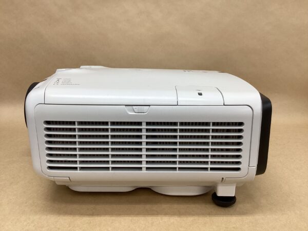 Lamp usage 1324 hours Epson Business Projector EB-5520W 5500 lumens Wireless compatible D-SUB HDMI USB-B cable Remote control - Image 3