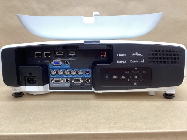 Lamp usage: 1641 hours Epson Business Projector EB-5520W 5500 lumens Wireless D-SUB HDMI USB-B cable Remote control - Image 5