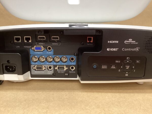 Lamp usage: 1641 hours Epson Business Projector EB-5520W 5500 lumens Wireless D-SUB HDMI USB-B cable Remote control - Image 6