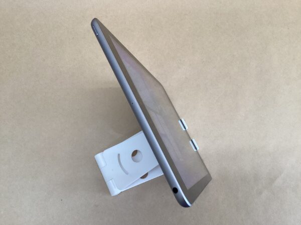 Battery remaining 89% APPLE IPAD5 (5th generation) WIFI 32GB Space Gray 9.7in RETINA IPAD OS 16.7.11 A1822 2017MODEL Camera - Image 2