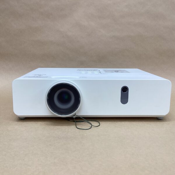 Lamp use 325 hours Panasonic LCD projector PT-VW345N 3700 lumens HDMI D-SUB cable