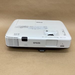 Lamp use: 43 hours Epson 3LCD projector EB-1940W 4200 lumens D-SUB HDMI USB-B cable Remote control