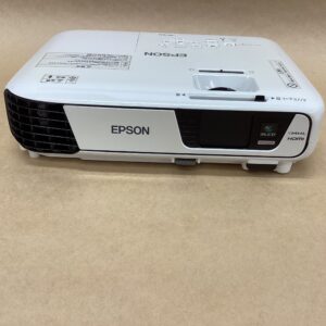 Lamp use: 3268 hours Epson Business Projector EB-W31 3200 lumens Wireless compatible (adapter not included) Power button is sunken
